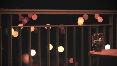 Canberra về đêm. Cuộc sống về đêm ở nơi này rất lạ, và rất khác so với Sài Gòn. Ở nơi này, hầu hết các shopping mall, các cửa hàng đều đóng cửa từ rất sớm, khoảng 7h trong tuần và vào cuố