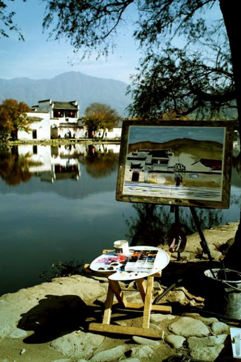 Hoành Thôn là cảm hứng sáng tác của nhiều họa sĩ. Ngôi làng cổ cũng được góp mặt trong bộ phim nổi tiếng Ngọa hổ, tàng long.