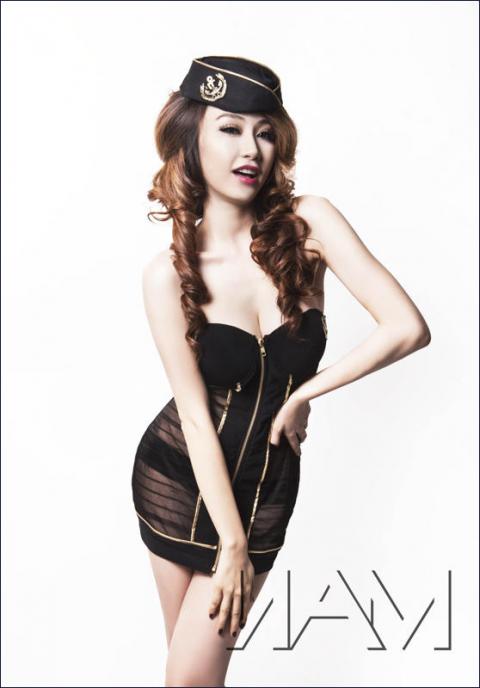 Ngân Khánh sexy với phong cách hải quân, Thời trang, 