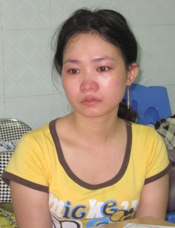 Chị L&ecirc; Thị H&agrave; kh&oacute;c mỗi khi n&oacute;i về tương lai của ch&aacute;u Linh.