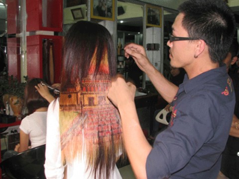 Tranh l&ecirc;n t&oacute;c người mẫu