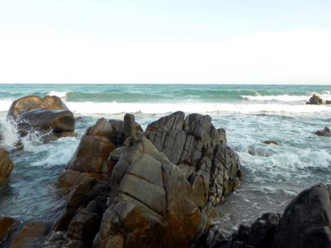 Lung linh b&atilde;i đ&aacute; ở biển Cổ Thạch