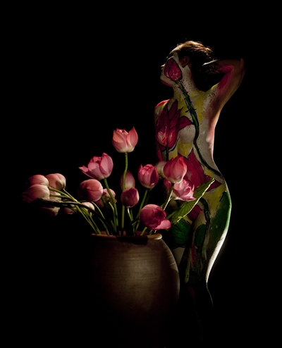 T&aacute;c phẩm body painting với h&igrave;nh ảnh quốc hoa của Trần L&acirc;m B&igrave;nh qua ống k&iacute;nh Ho&agrave;ng Mạnh Cường.