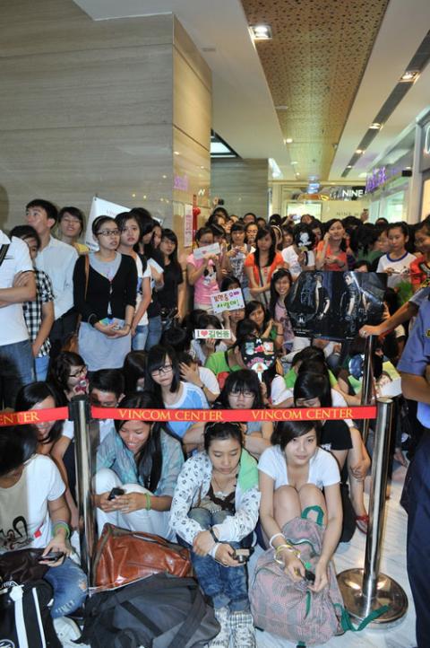 Kim Hyun Joong khiến fan Việt phát cuồng