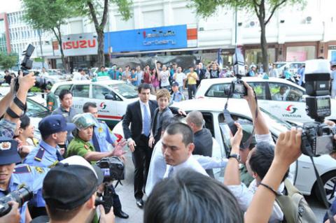 Kim Hyun Joong khiến fan Việt phát cuồng