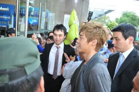 Kim Hyun Joong khiến fan Việt phát cuồng