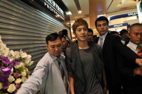Kim Hyun Joong khiến fan Việt phát cuồng