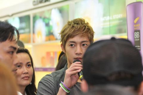 Kim Hyun Joong khiến fan Việt phát cuồng