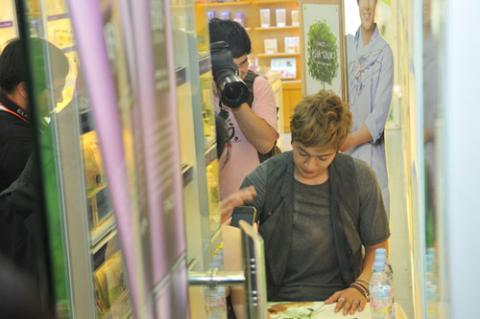 Kim Hyun Joong khiến fan Việt phát cuồng