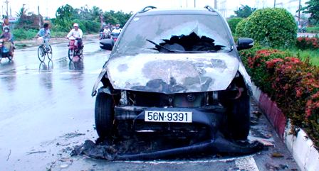 Hiện trường vụ cháy ô tô chiều 1/9