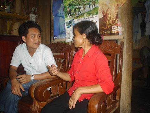 Thầy bùa Hà Thị Vân kể cho phóng viên nghe về những trường hợp thầy bùa chết bất đắc kỳ tử