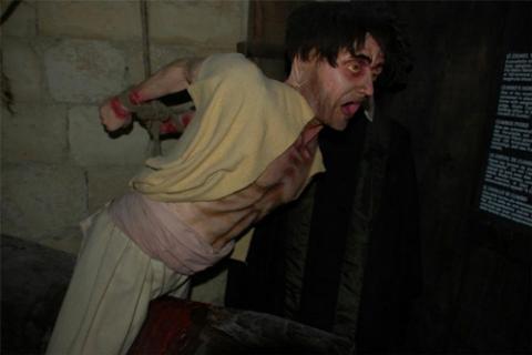 Ghê rợn bảo tàng tra tấn