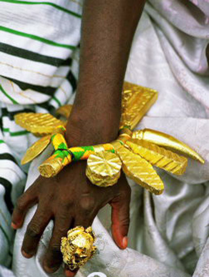 Chuyện lạ về bộ lạc đeo cả kg vàng trên người