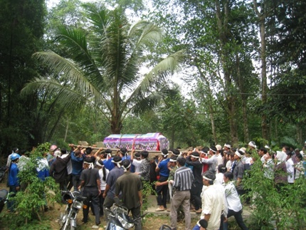 Tang thương vùng quê có 6 thanh niên chết thảm