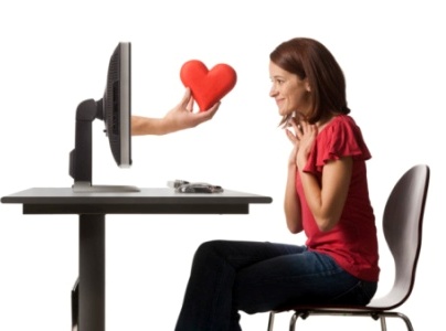 Nằm bên chồng tôi vẫn mơ về người đàn ông chưa hề gặp mặt