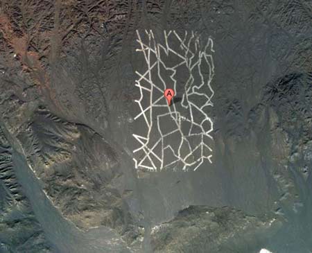 Những cấu trúc bí ẩn vừa được công cụ Google Maps phát hiện trên 
khu vực thuộc sa mạc Gobi ở Trung Quốc rất có thể là điểm tựa để vệ tinh
 do thám định hướng.