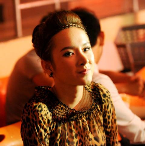 Hình ảnh Angela Phương Trinh 2012 sẽ đoan trang hơn