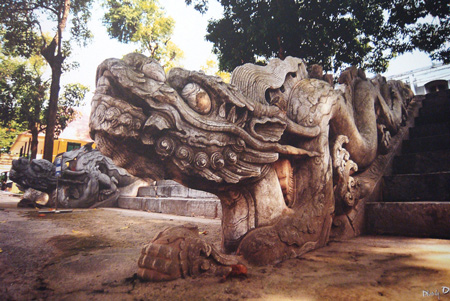 Đ&ocirc;i rồng đ&aacute; trước điện K&iacute;nh Thi&ecirc;n. Ảnh: Chinhphu.vn