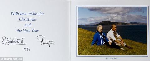 Nữ hoàng và Philip trên một ngọn đồi ở quần đảo phía Tây năm 1996, năm mà hai con trai của họ cùng ly thân với vợ