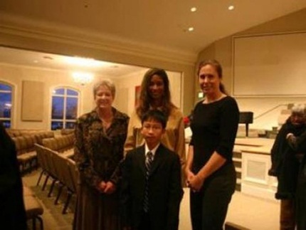 Nguyễn Tường Khang và ban giám khảo tại cuộc thi thuyết trình hồi năm 2010