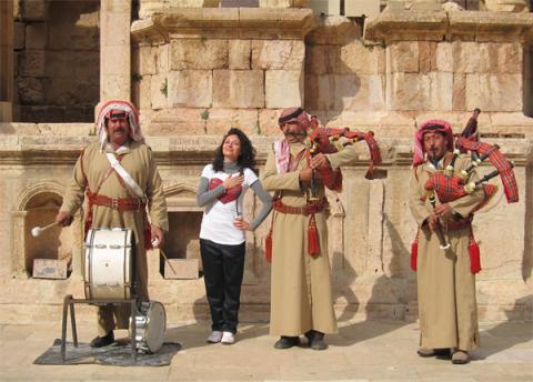 Du khách có thể cảm nhận độ vang dội âm thanh như thế nào ở nhà hát La Mã.