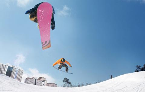 Vivaldi Park chỉ cách thủ đô Seoul 1 giờ đi xe nên thường xuyên rất đông người tới trượt tuyết.