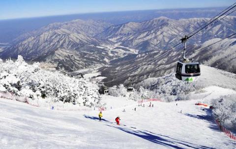 Nhiều bộ phim lấy bối cảnh ở khu Muju Deukyusan.