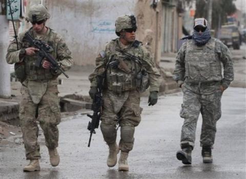 Binh sĩ Mỹ tại Kandahar, Afghanistan. Trong thập kỷ tới, Mỹ sẽ cắt giảm 10-15% quân số Lục quân và Thủy quân Lục chiến.