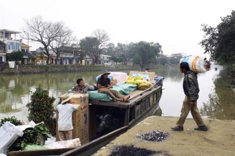Huế - Tết bên thành cổ và sông Hương