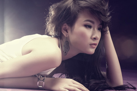 Phương Trinh sexy với đầm ngắn cũn shopping entertainments