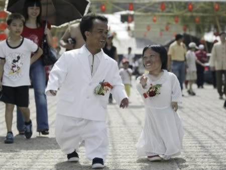 Chen Guilan và Li Tangyong (đôi vợ chồng thấp nhất thế giới)