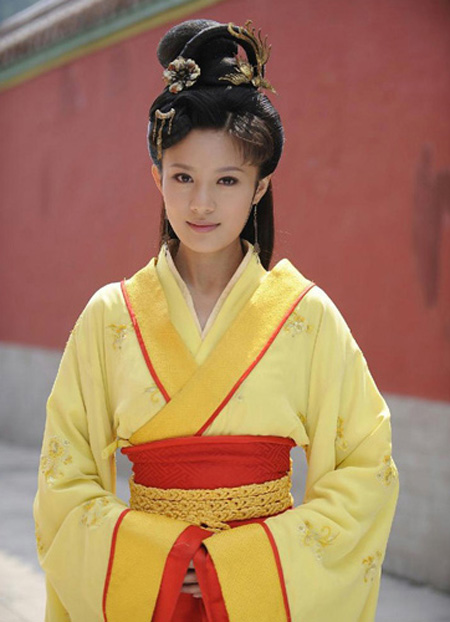 Nàng “Tây Thi“ phiên bản mới nhất - Ô Tĩnh Tĩnh trong phim “Tây Thi bí sử“. Nữ diễn viên trẻ bị chê nhan sắc quá tầm thường so với hình ảnh một tuyệt đại mỹ nhân như Tây Thi.
