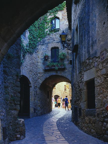 Pals, một thị trấn mang đậm nét trung cổ của Costa Brava với những con đường rải sỏi.