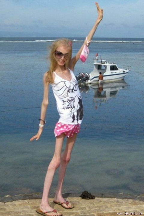 Kseniya Bubenko rất thoải m&aacute;i với h&igrave;nh d&aacute;ng si&ecirc;u gầy.