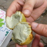 Ruột trứng lúc bóc ra, trông như được làm từ giò