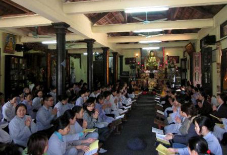 Mùa Vu Lan báo hiếu, Phật tử tụng kinh Vu Lan để cầu siêu