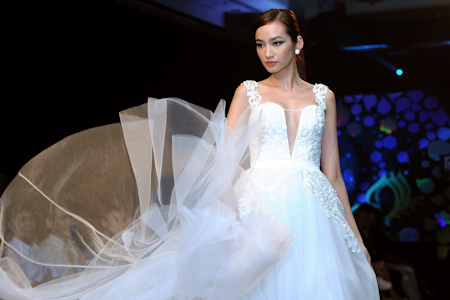 Trương Nam Thành nổi bật trên sàn diễn thời trang   Buoc nhay hoan vu 2013