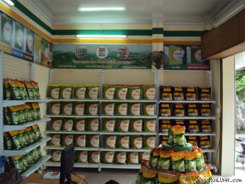 Với mức giá từ 15 đến 20 nghìn đồng/kg, khách hàng có thể chọn mua các loại gạo có chất lượng tốt như Nam Giao, Bắc Hương