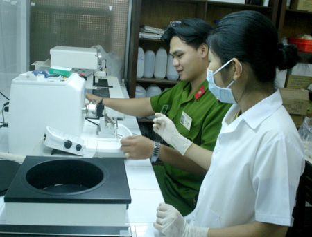 Ly kỳ chuyện phá án trong rừng thẳm