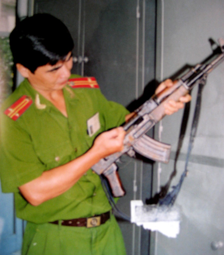 Ly kỳ chuyện phá án trong rừng thẳm