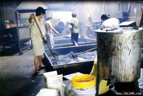 Quy trình sản xuất mất vệ sinh - Ảnh: Đàm Huy