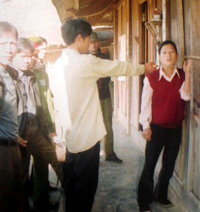 Xuyên rừng bắt kẻ giết người giữa 30 nòng súng kíp