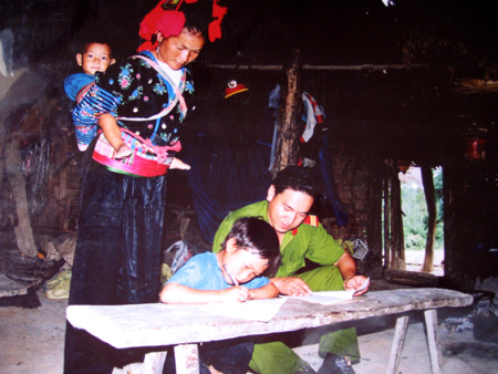 Xuyên rừng bắt kẻ giết người giữa 30 nòng súng kíp