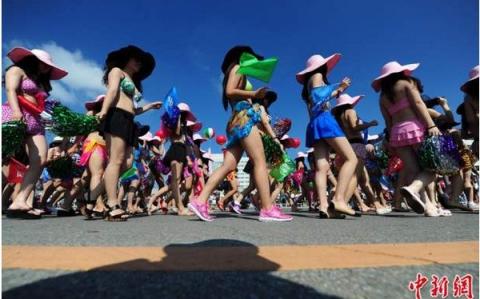 Lễ diễu hành bikini phá kỉ lục thế giới