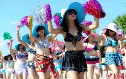 Lễ diễu hành bikini phá kỉ lục thế giới