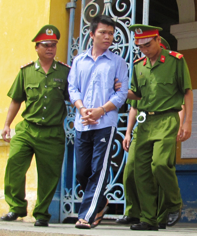 Nguyễn Hoàng Vũ rời tòa với nỗi niềm khó tả