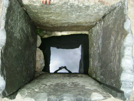 Miện giếng cổ hình vuông
