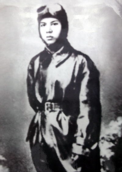Đồng chí Lê Hồng Phong trong bộ quân phục phi công của hồng quân Liên Xô năm 1927-1928.