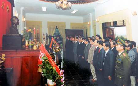 Lãnh đạo Đảng và Nhà nước dâng hương Tổng Bí thư Lê Hồng Phong tại Khu di tích.