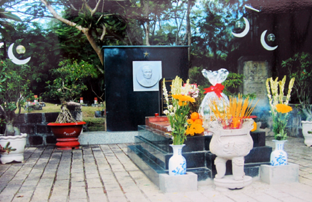 Mộ Tổng Bí thư Lê Hồng Phong tại Côn Đảo.